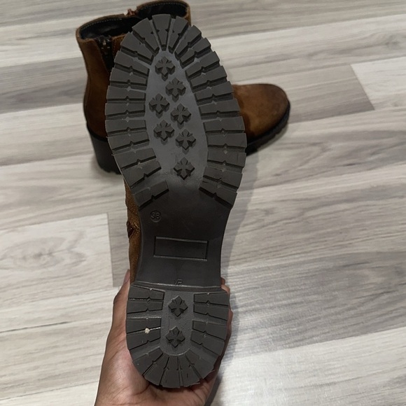 Eric Michael Women’s brown suede boots Size 7.5 - Picture 7 of 8